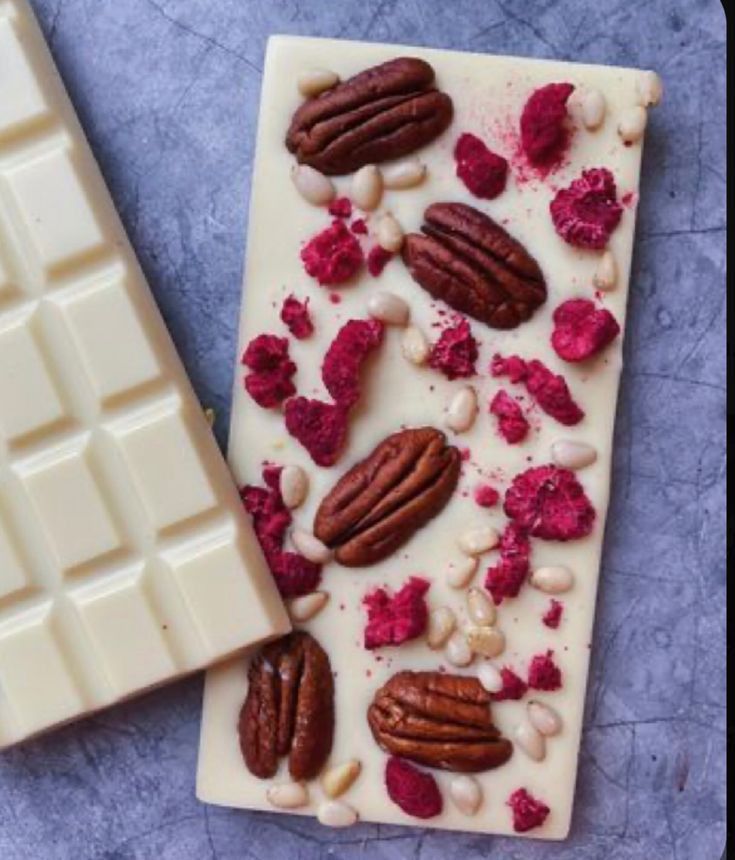 White chocolate bar with pecans and dried raspberry